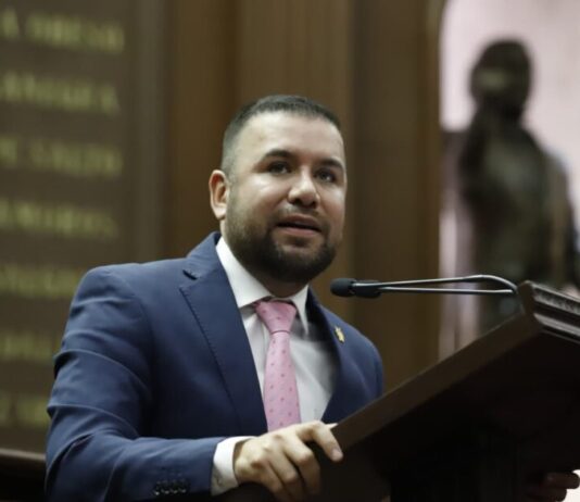 Reyes Galindo presenta reforma para proteger la salud mental del magisterio michoacano