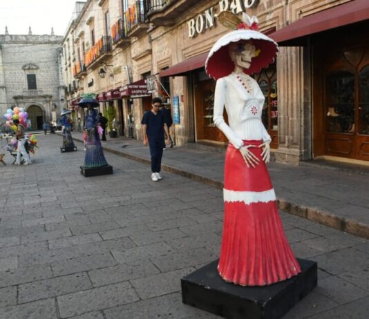 Morelia se viste de fiesta para celebrar el Día de Muertos