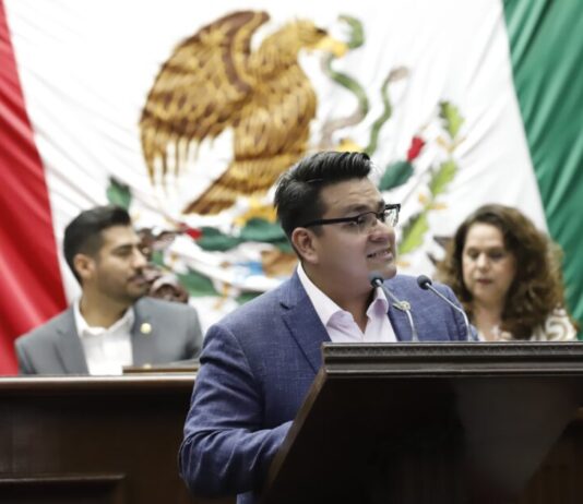 Toño Carreño presenta iniciativa a favor del campo michoacano