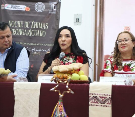 Invita Adriana Campos Huirache a vivir la Noche de Animas en el municipio de Erongarícuaro