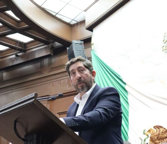 A propuesta de Abraham Espinoza, Congreso llama a reforzar la justicia económica y proteger los derechos del consumidor