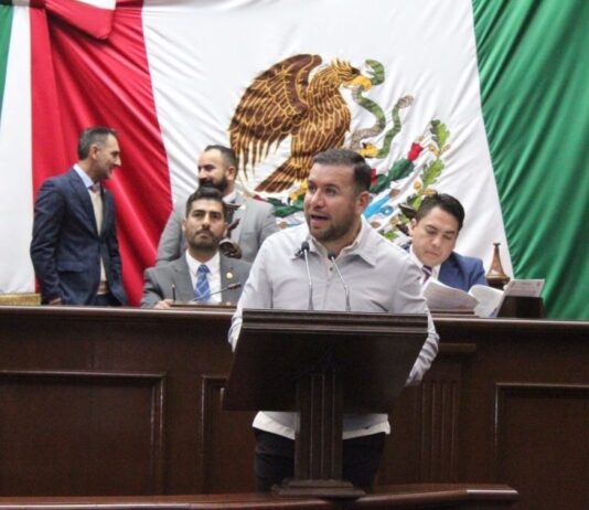 Plantea Reyes Galindo reforma para restringir circulación de camiones que transportan material peligroso