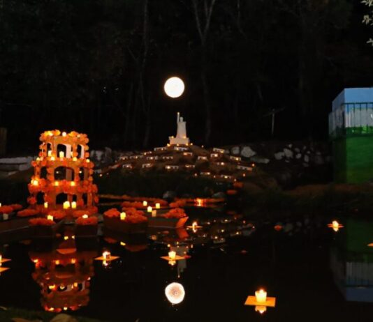 Adolfo Torres reconoce el esfuerzo del STAOOAPAS por mantener vivas las tradiciones de Día de Muertos