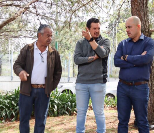 Supervisa Adolfo Torres, trabajos de reparación de fuga en Santa María