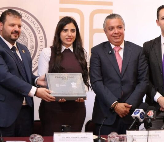 ”Cuidaremos que presupuesto se ejerza con responsabilidad”, resalta Presidenta del Congreso al recibir Paquete Fiscal 2026