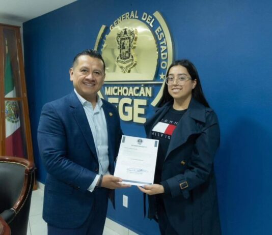 Sin título y sin currículum que respalde su experiencia, Fiscal Torres Piña nombró como secretaria Auxiliar a Renata Sáenz Atilano