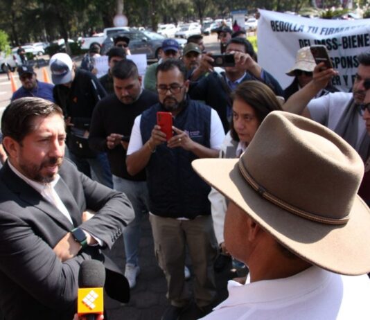 Abraham Espinoza Villa fortalece el diálogo con sindicatos del sector salud