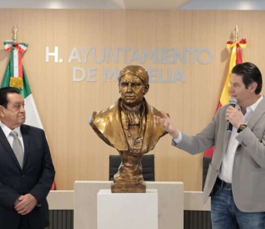 Devela Alfonso Martínez busto de Morelos que será colocado en el CAM