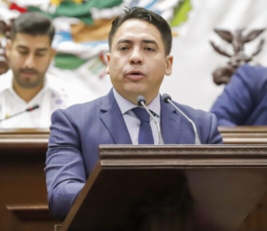 Iván Vera presenta reforma para proteger a niñas, niños y adolescentes frente a la violencia digital en Michoacán