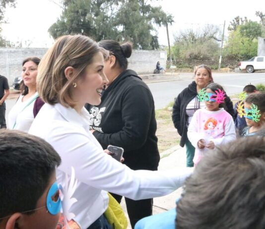 En Santiago Undameo, Brissa Arroyo se gana la confianza de la gente