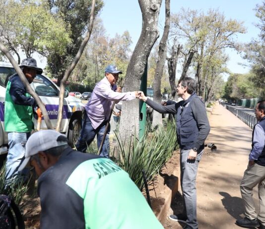 Supervisa Alfonso Martínez jornada integral de limpieza y reparación en la Calzada Juárez