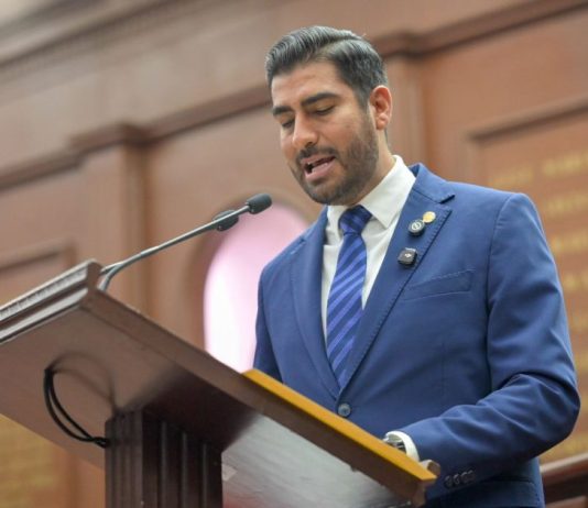 Alfonso Chávez propone ante el pleno chequeo médico anual gratuito