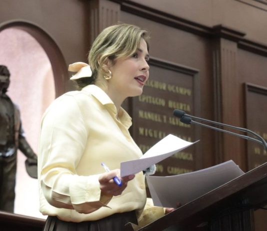 A propuesta de Brissa Arroyo se inscribirá en el Palacio Legislativo con letras doradas el nombre de Amalia Solórzano Bravo