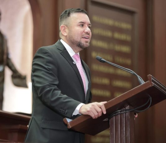 Presenta Reyes Galindo iniciativa para impulsar empresas familiares en Michoacán