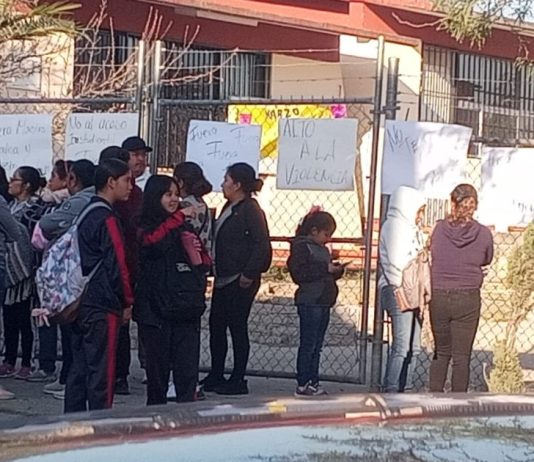 Padres de familia logran acuerdo tras cierre de secundaria en Jaripeo, Charo