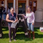 Dayana Pérez fortalece el apoyo a las familias de Salvador Escalante con entrega de apoyos