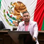 Plantea Reyes Galindo regular uso de celulares en escuelas primarias y secundarias de Michoacán