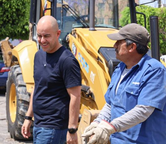 Adolfo Torres supervisa trabajos de sustitución de red de alcantarillado en la colonia Félix Ireta