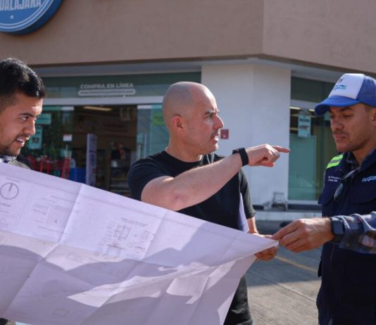 Supervisa Adolfo Torres avance de obra sanitaria en la colonia Lomas del Punhuato