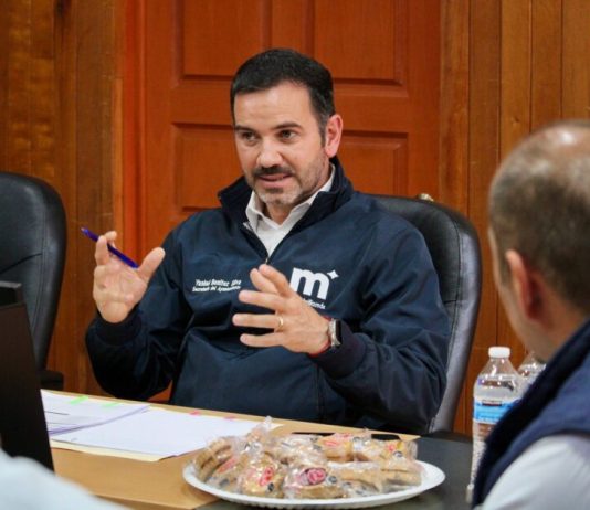 Yankel Benítez se reúne con CFE para regularización de servicio a colonias