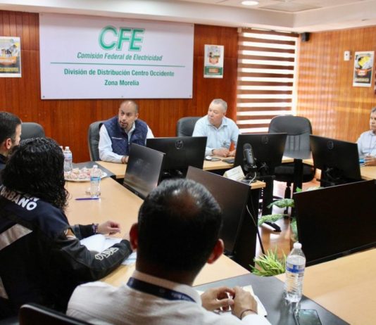 Yankel Benítez se reúne con CFE para regularización de servicio a colonias