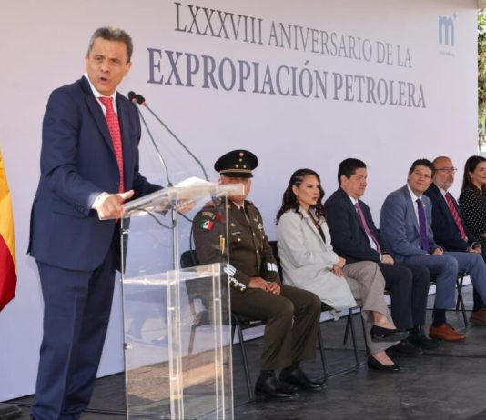 Encabeza Alfonso Martínez LXXXVIII Aniversario de la Expropiación Petrolera