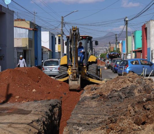 Adolfo Torres destaca atención puntual a reportes con sustitución de drenaje en Prados Verdes