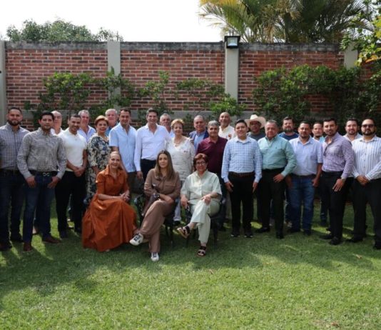 Se reúne Alfonso Martínez Alcázar con productores y porcicultores del Bajío