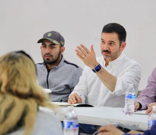 Yankel Benítez sostiene reunión con vecinos de colinas del Sur