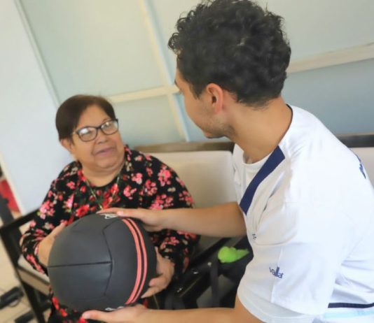 Paola Delgadillo promueve la movilidad y autonomía de los adultos mayores