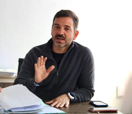 Yankel Benítez escucha necesidades de colonia Fuerza Tarasca