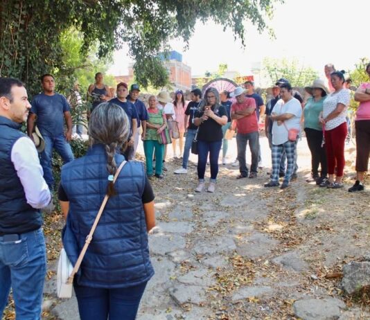 Yankel Benítez Silva supervisa obra con vecinos de Tenencia Morelos