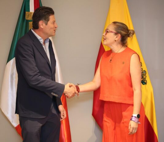Ofrece Alfonso Martínez ruta a Yarabí Ávila para saldar históricos adeudos de UMSNH