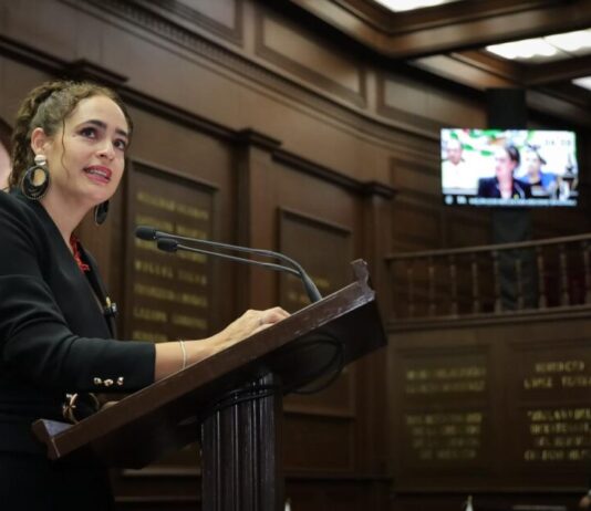 Sandra Arreola presenta iniciativa para garantizar intérpretes de Lengua de Señas en los Servicios de Salud de Michoacán