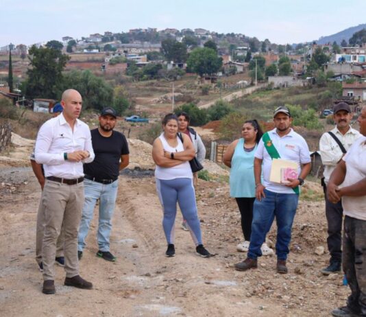 Vecinos de El Durazno son atendidos por Adolfo Torres