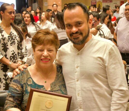 Hugo Rangel reconoce al CENDI por recibir la Presea al Mérito Docente