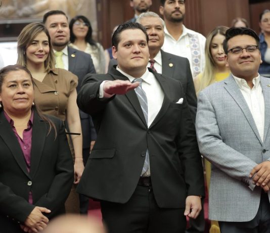 César Osuna Belmonte rinde protesta como diputado local