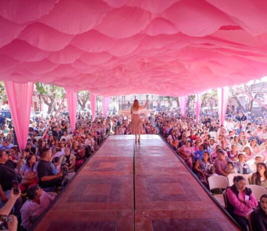 Más de mil madres celebran su día en emotivo festejo organizado por Dayana Pérez
