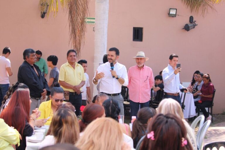 Yankel Benítez y liderazgos sociales festejan a las madres morelianas