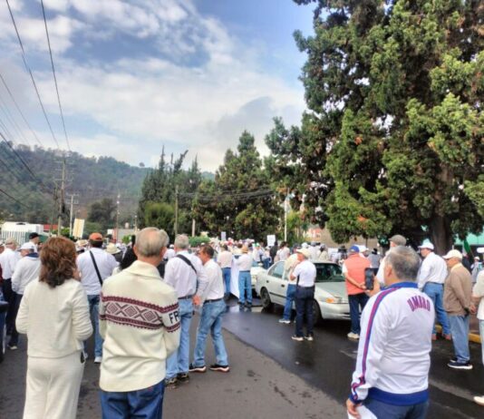 Jubilados de la CFE amenazan castigar a la 4T en 2027