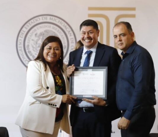 Reconoce Congreso del Estado a la Clínica de Disrafismo Espinal dirigida por el doctor Agustín Calderón Pérez