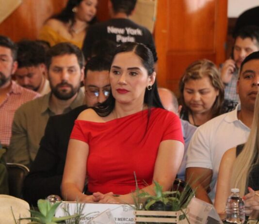 Respalda Diana Espinoza al sector mezcalero