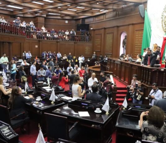 Congreso del Estado prohíbe a escuelas condicionar adquisición de uniformes, útiles o materiales educativos