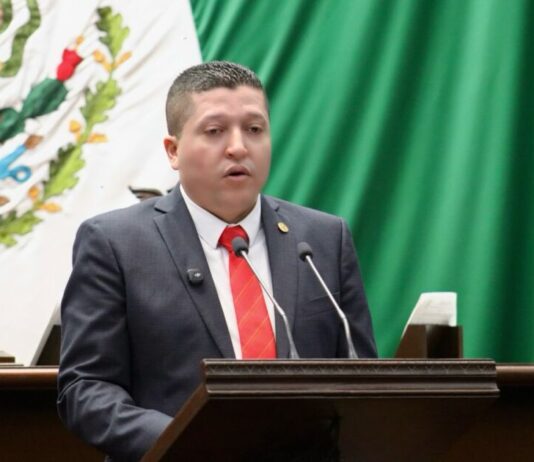Presenta Vicente Gómez inciativa para fortalecer la educación digital en Michoacán