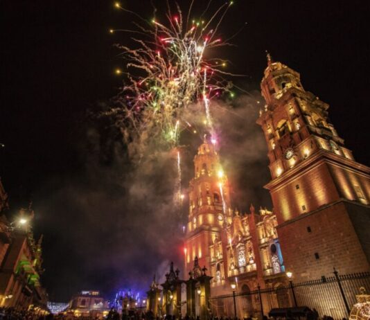 Fiebre mundialista arranca en Morelia con edición especial del encendido de Catedral