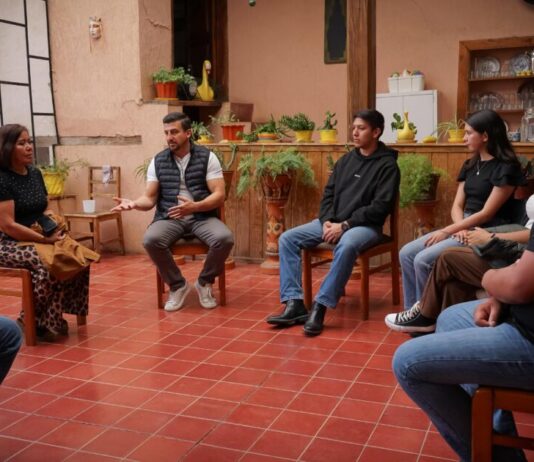 Toño Mendoza reconoce el talento estudiantil y refrenda su compromiso con la educación en Pátzcuaro