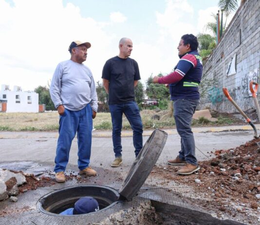 Adolfo Torres supervisa obra sanitaria en beneficio a familias de Valle de las Rosas