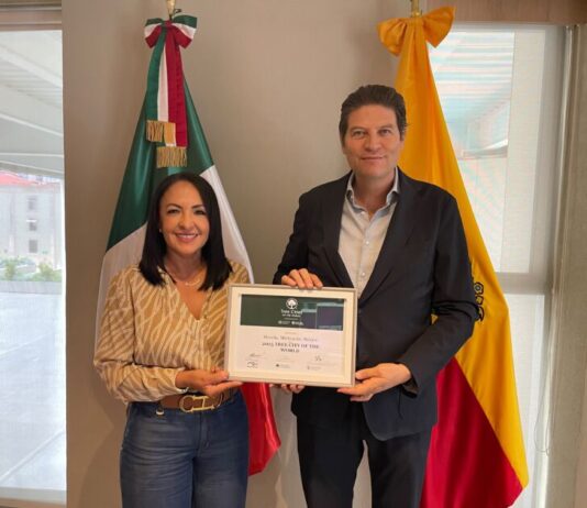 Recibe Alfonso Martínez reconocimiento internacional que distingue a Morelia como ‘Ciudad Árbol’
