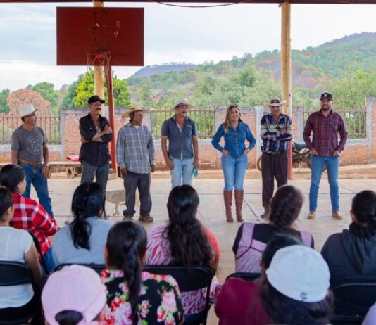 Dayana Pérez fortalece el diálogo con las comunidades de Salvador Escalante