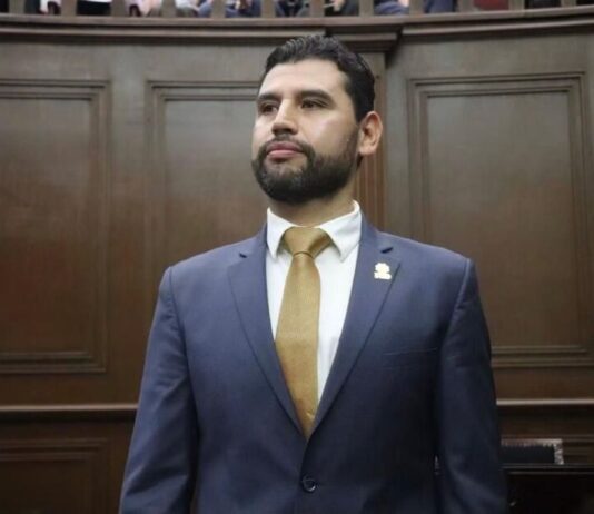 Celebra Octavio Ocampo reforma que protege la salud de las madres y recién nacidos en Michoacán